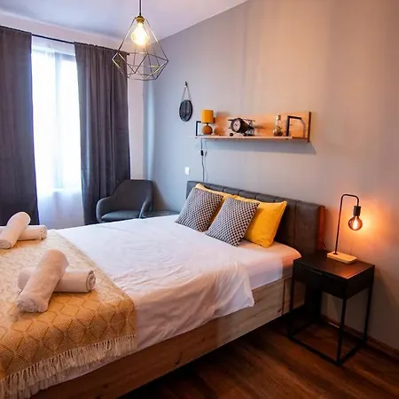 аpartment With Free Parking Apartment *